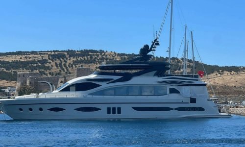 35-Meters-Ultraluxury-Yacht-2023-Model-60-PPL-Capacity-1-03